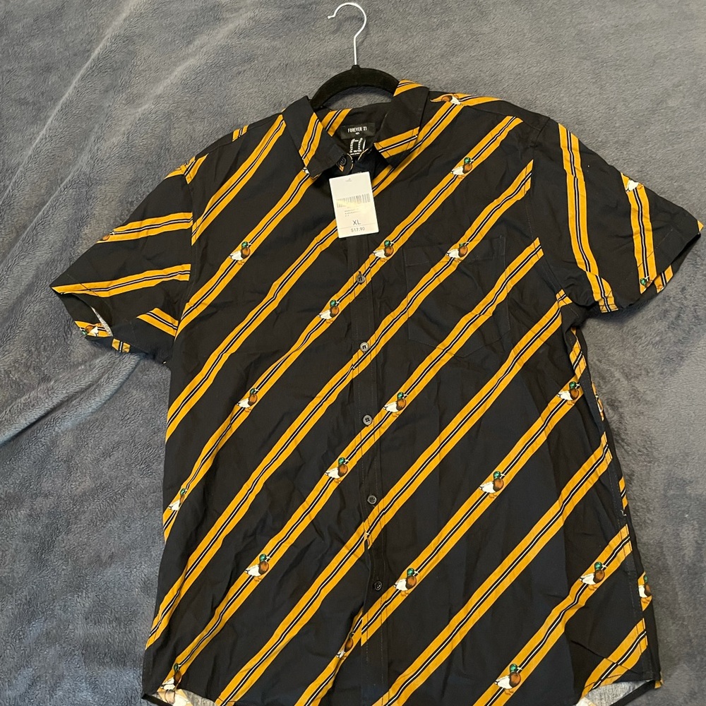 SOLD -NEW FOREVER 21 MEN SHIRT SIZE:XL